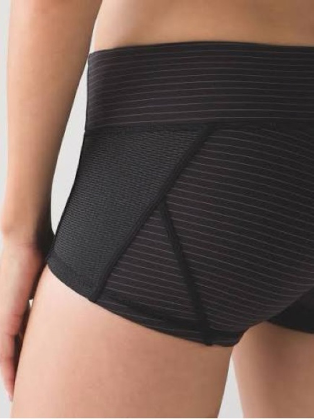 lululemon athletica Hot yoga Bikram conduit Shorts sz 6 black NWOT